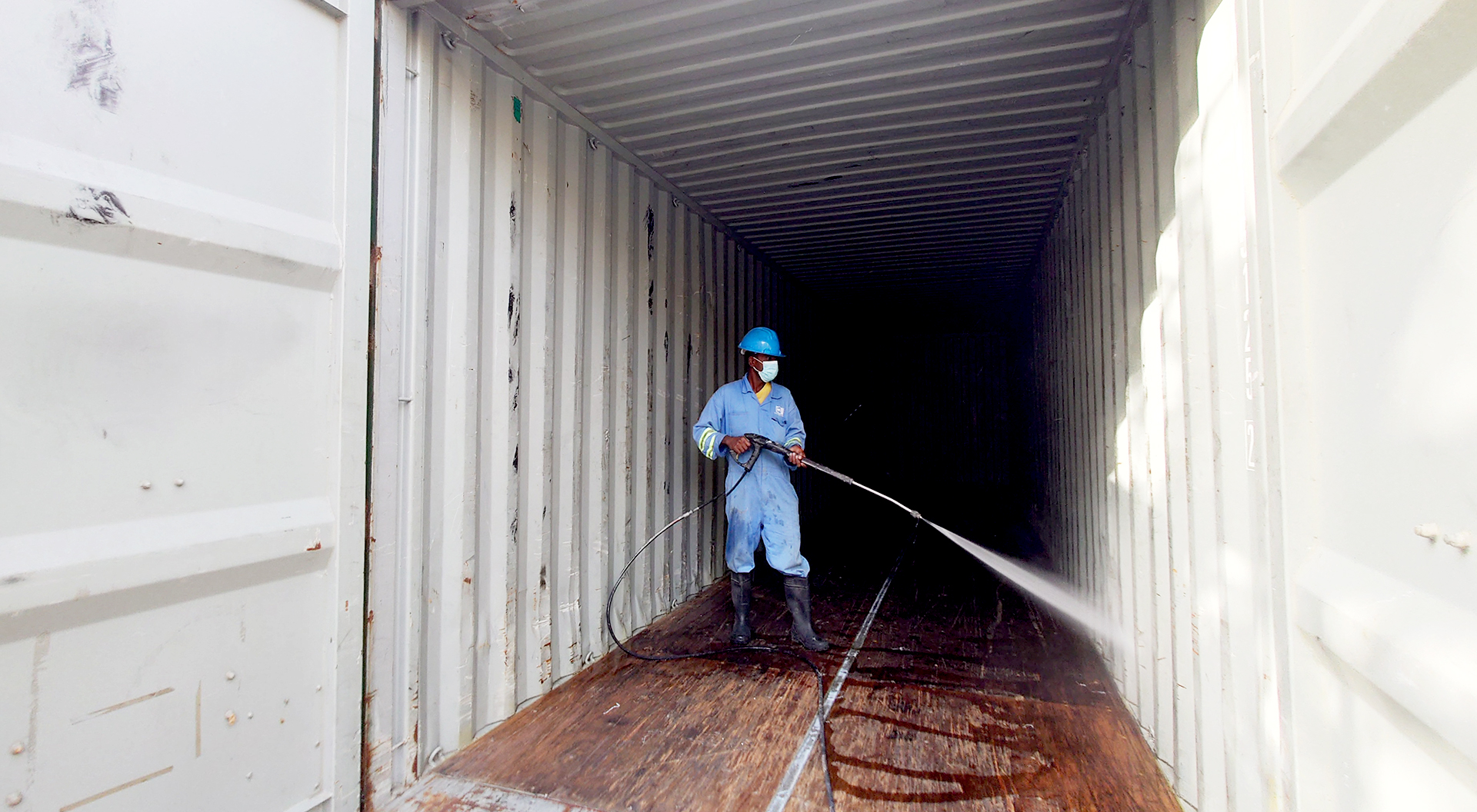 Shipping container cleaning in Dubai